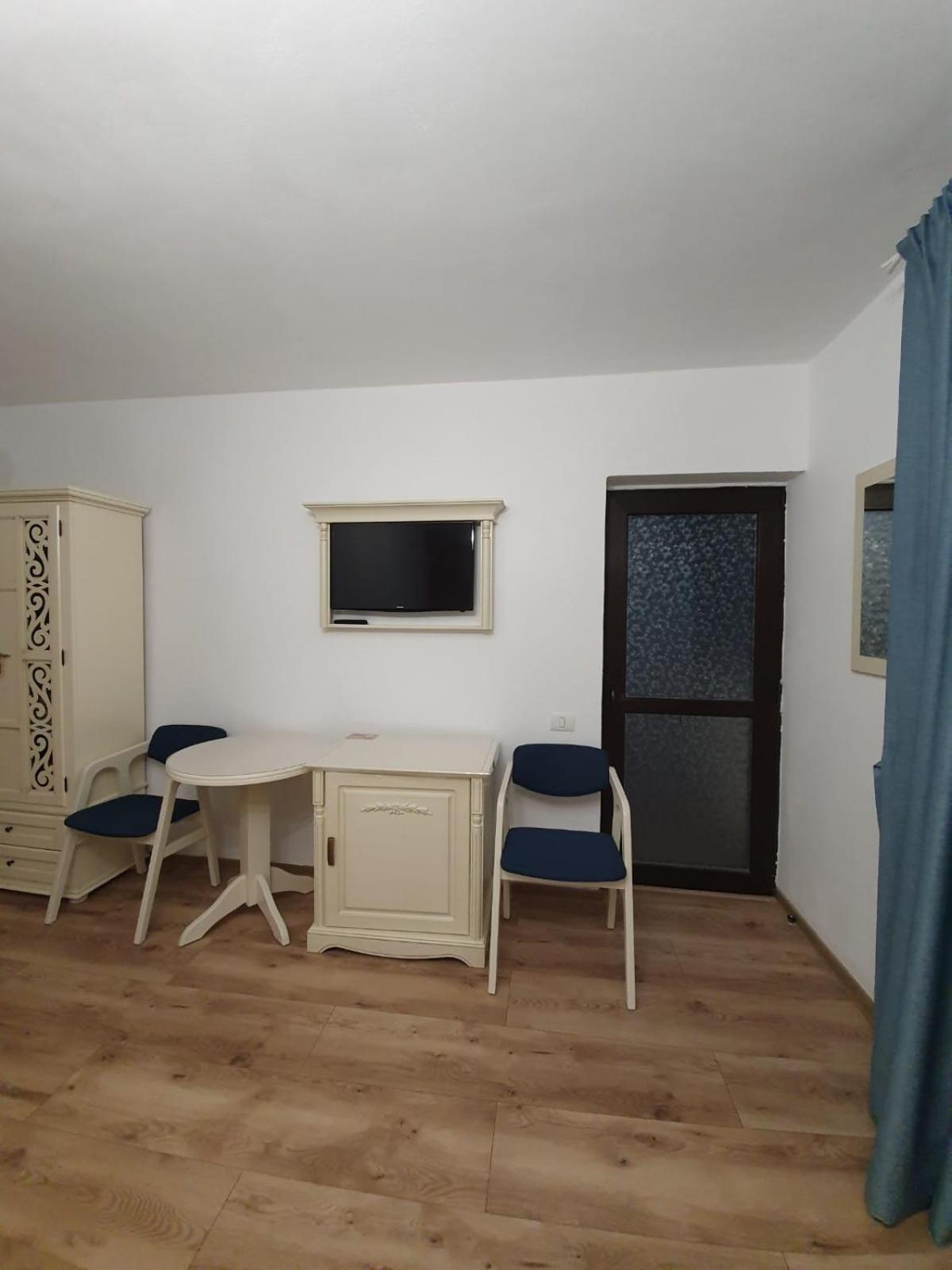 Pensiunea Iasmina Si Pescarul Calimanesti Exterior foto