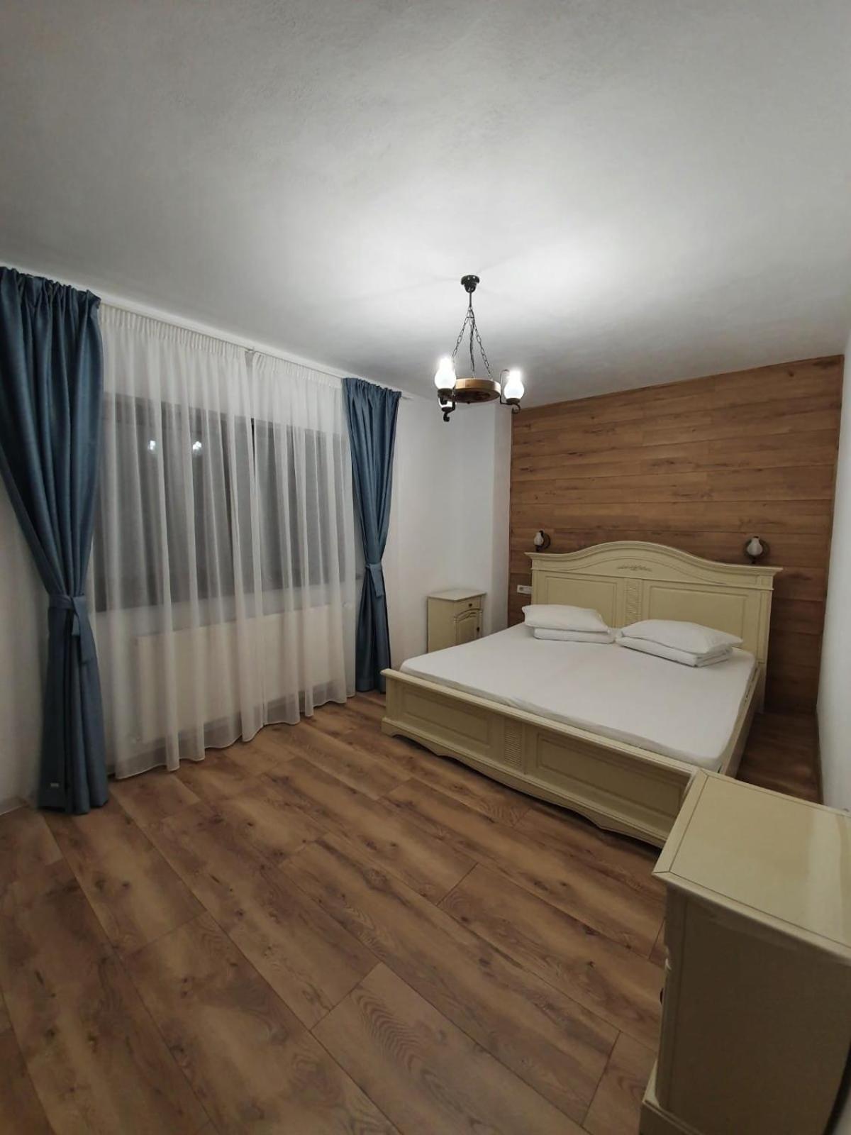 Pensiunea Iasmina Si Pescarul Calimanesti Exterior foto