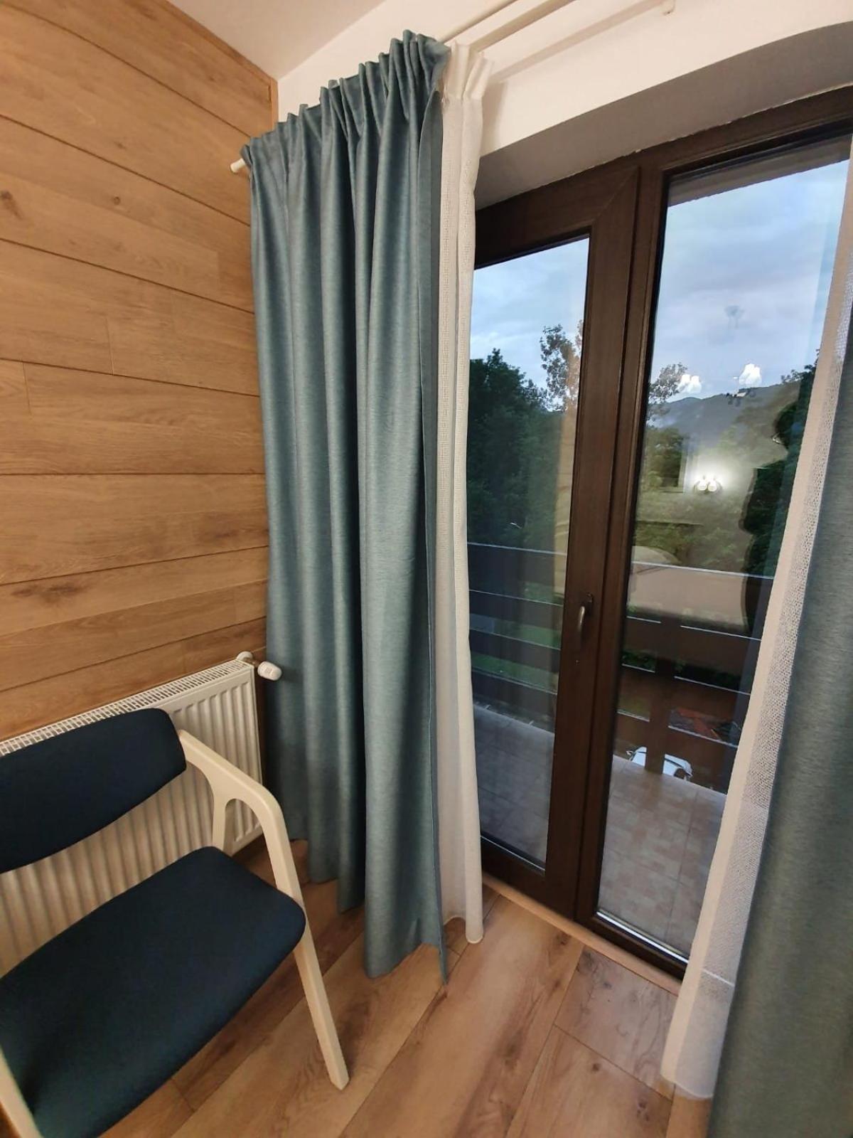 Pensiunea Iasmina Si Pescarul Calimanesti Exterior foto